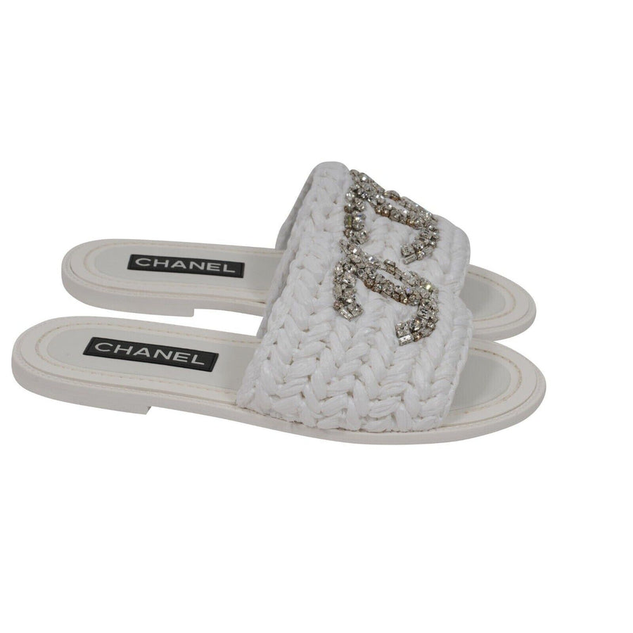 White Raffia Crystal Strass Flats 23C CC Logo Sandals CHANEL 