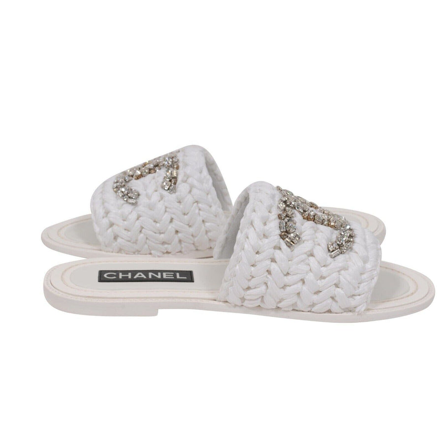 White Raffia Crystal Strass Flats 23C CC Logo Sandals CHANEL 